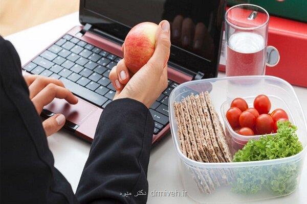 ارتباط تغییر زمان وعده غذایی با افسردگی کارکنان شیفتی